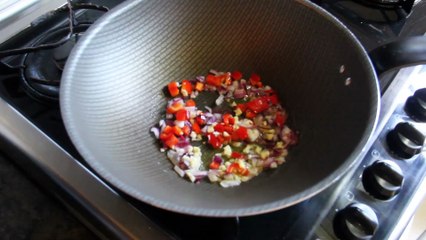 b'Aprenda a fazer dadinhos de tapioca com carne seca'