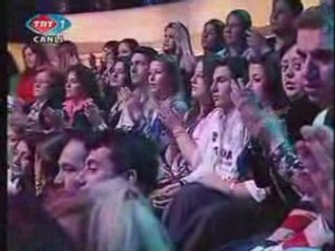 Zara_Ellerini çekip benden Bu ayrılık neden oldu