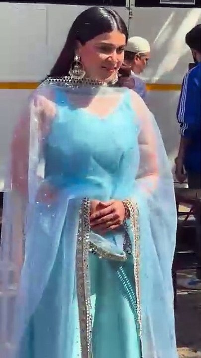 Mannara Chopra Looks So Beautiful Spotted At  Laughter Chefs Unlimited Entertainment S2