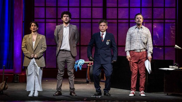 «Spettacolo falso e non autorizzato (A mirror)» per la prima volta in Italia: quando nulla è come sembra