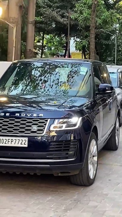 Vicky Kaushal Arrives at Deb Mukherjee's PRAYER MEET