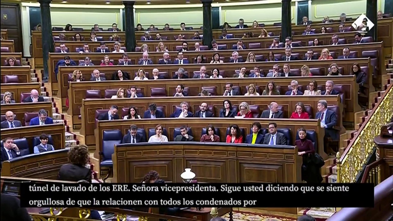 María Jesús Montero se queda sin voz durante su intervención en el Congreso
