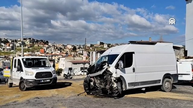 İzmir'de 3 aracın karıştığı kaza güvenlik kamerasında