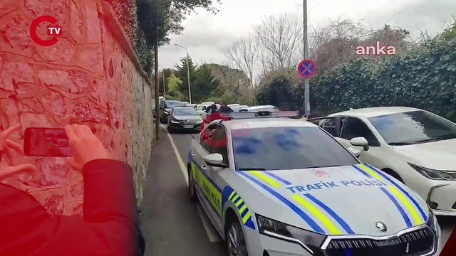 CHP Genel Başkanı Özgür Özel Dilek İmamoğlu ile görüşmek üzere İstanbul Büyükşehir Belediye Başkanı Ekrem İmamoğlu'nun evine gitti