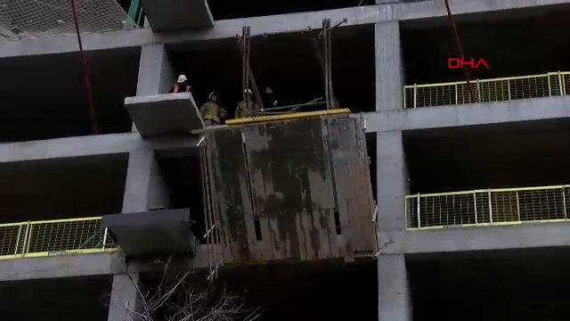 Ümraniye'de inşaat iskelesi çöktü: 2 işçi ağır yaralandı