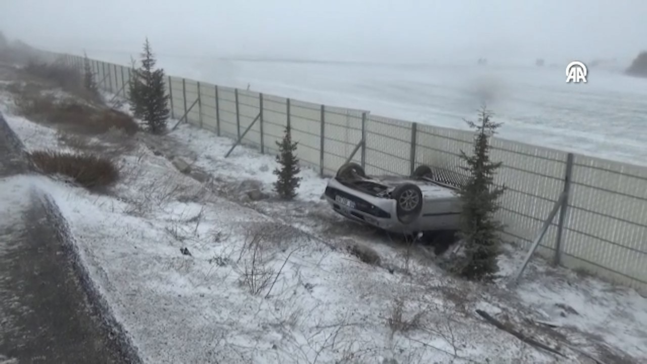 Tokat'ta devrilen otomobildeki 5 kişi yaralandı