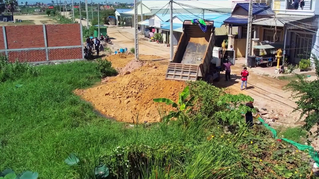 Start First New Landfill Flooded area Project !! Bulldozer D20P Komat'su Push Soil,Truck Spread Soil