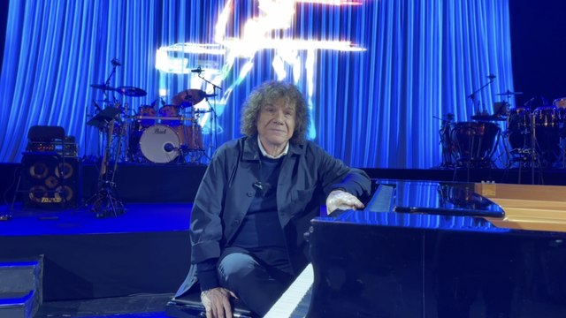 Riccardo Cocciante: «La musica mi ha invaso. Un artista rimane sul palco fino alla fine della sua vita»