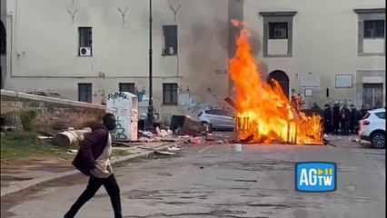 Palermo, guerriglia per la vampe di San Giuseppe. Lancio di oggetti contro la polizia