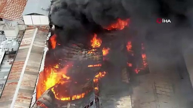 Sakarya’da alevlere teslim olan atölye havadan görüntülendi