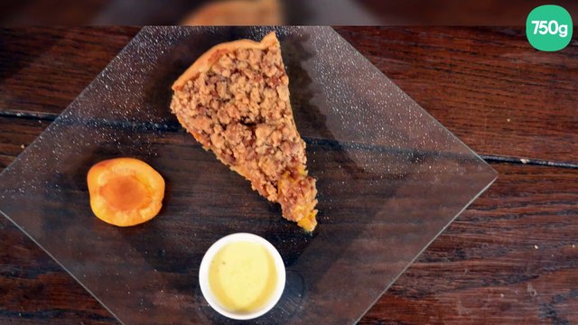Tarte crumble abricots et spéculoos accompagnée de sa crème anglaise