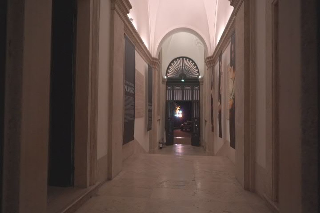 Roberto Bolle danza tra i quadri di Caravaggio a Palazzo Barberini - Video