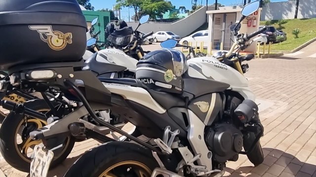 Polícia Militar apreende drogas, pistola e munições durante abordagem na Avenida Piquiri