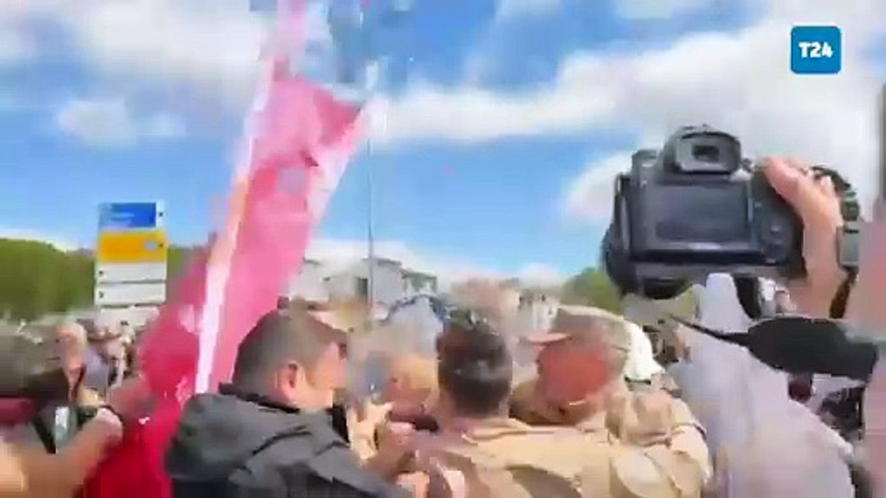 Muğla’da ‘İmamoğlu’ gerginliği; Belediye Başkanı Acar Ünlü biber gazı sıkan polise tepki gösterdi