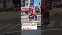 Muro desaba e quase acerta carro em movimento em São Paulo #shorts