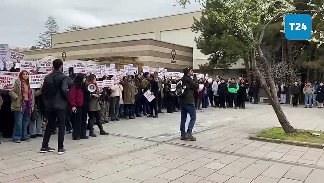 Hacettepe Üniversitesi öğrencilerinden İmamoğlu'nun gözaltına alınmasına tepki eylemi