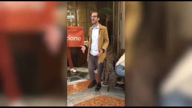 Blitz Ultima Generazione contro Cracco a Milano: Il lusso di pochi