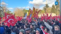 Vatandaşlar, İmamoğlu’nun gözaltına alınmasını protesto etmek için Saraçhane’de