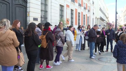 El reloj de la Puerta del Sol deja de sonar para someterse a su primera limpieza en 30 años