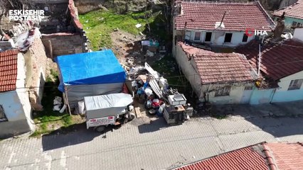 Eskişehir'de yaşlı adam evsiz kaldı, çadırda yaşamaya çalışıyor