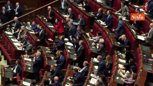 Fuori fuori , le grida dai banchi del Pd, è bagarre in Aula alla Camera durante informativa Meloni