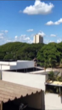 Suspeito de furtar clínica em Umuarama sobe em telhado para escapar da PM, mas acaba caindo