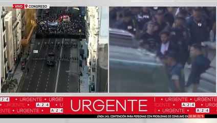 A24.com - 🔴MARCHA EN EL CONGRESO： VILLARRUEL SE ACERCÓ A SALUDAR A LOS EFECTIVO...