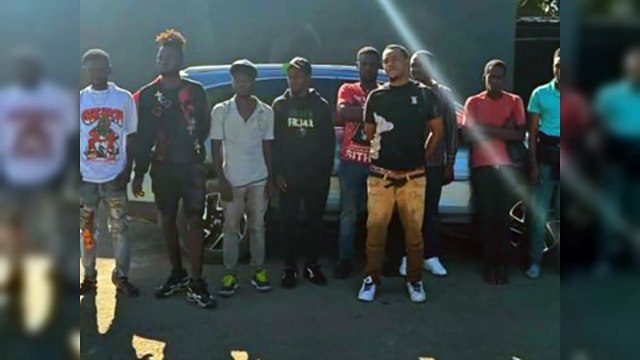 Detenidos tres dominicanos por transportar haitianos indocumentados