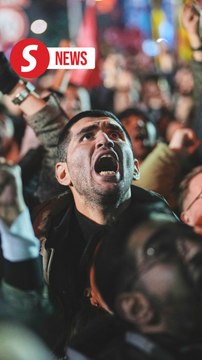 Protesters in Turkiye clash with police over mayor's detention