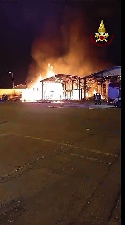 Incendio nella notte a Milano