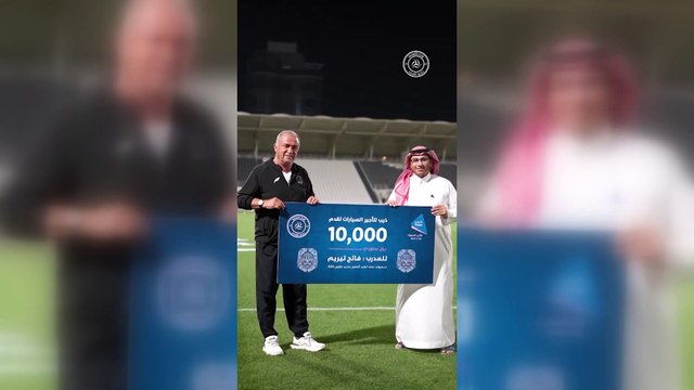 Suudi Arabistan Ligi'nde ayın teknik direktörü seçilen Fatih Terim, ödülünü aldı