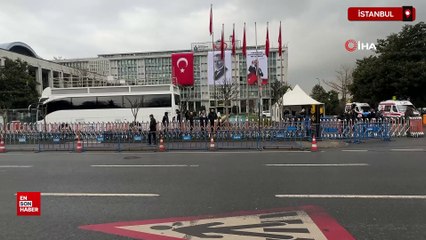 İstanbul Büyükşehir Belediye binası önünde sessizlik hakim