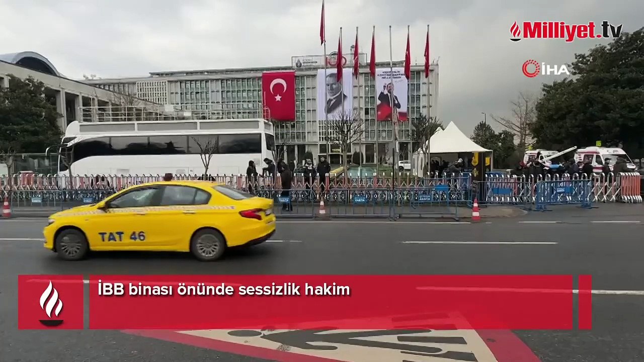 İBB binası önünde sessizlik hakim