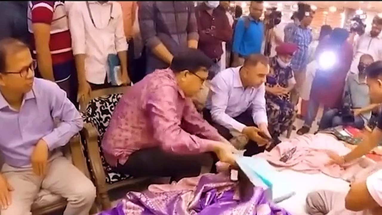 কত বড় ডাকাত দেখুন ১৩‘শ টাকার শাড়ি বিক্রি করে ১৫-২০ হাজারে  saree eid collection  eid shopping