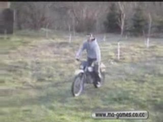 Régis fait de la moto