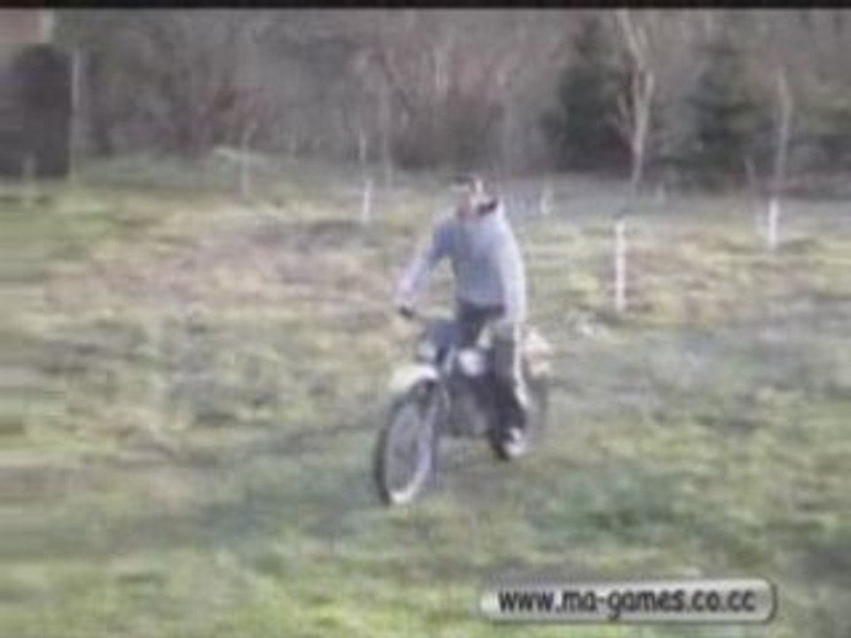 Régis fait de la moto