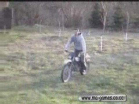 Régis fait de la moto