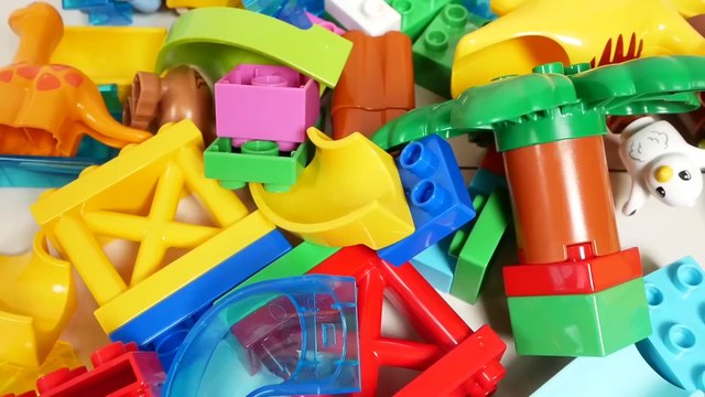 Jungle Dinosaurs and Colorful Tracks [Blocks And Marbles]