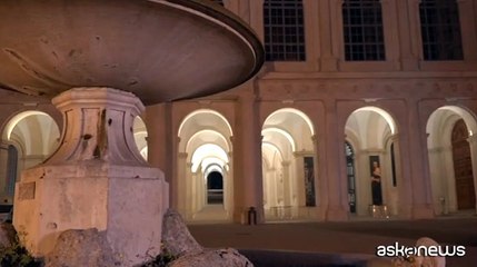 Roberto Bolle compie 50 anni e danza tra i dipinti di Caravaggio