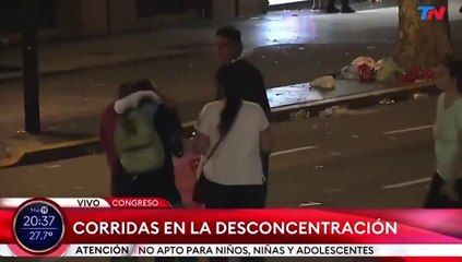 Marcha en el Congreso: el momento en el que un manifestante agredió a un periodista