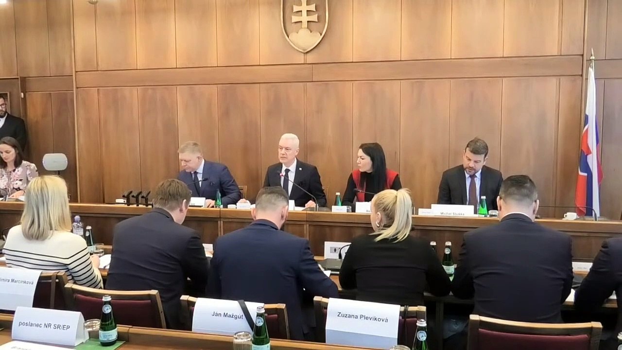 ZÁZNAM: Premiér pripustil vetovanie ďalších sankcií, ak by mali nabúravať mierový proces