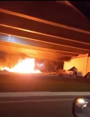 Incêndio atinge barracas de pessoas em situação de rua