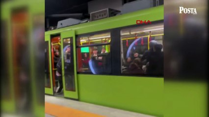 Metro istasyonunda son durak! Hakaret eden kişiyi, tekmeleyerek attılar