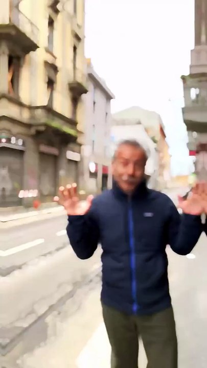 Giovanni Storti e la crociata contro le buche a Milano: “Via Bramante? Meglio chiamarla viottolo di campagna”