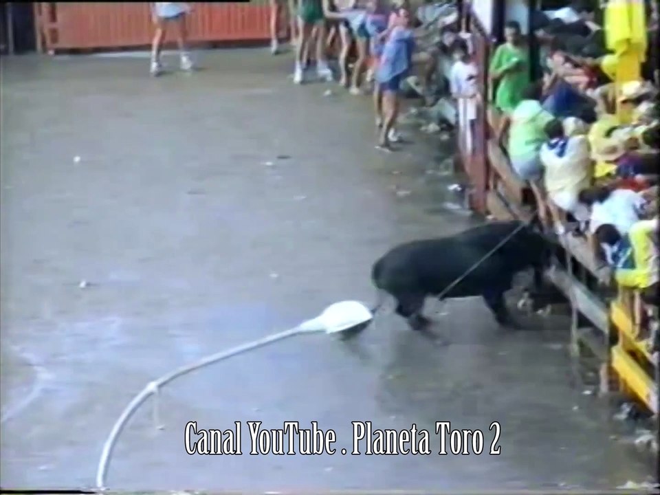 1986 08 08 La Vall D´Uixo Les Penyes en Festes  Toro Compuesto de Miguel Vilar Lucas