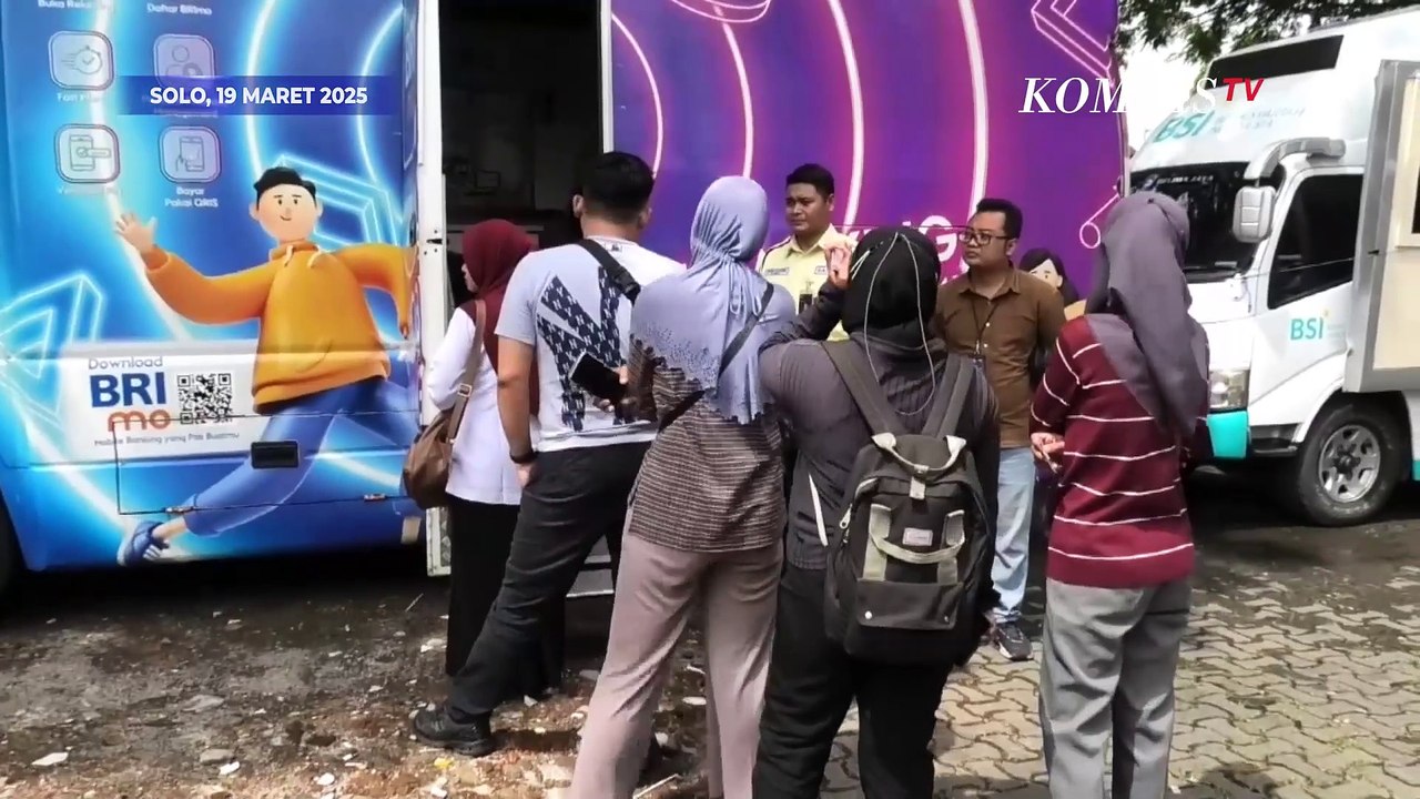 Antusiasme Warga Solo Tukar Uang Baru Jelang Lebaran Idulfitri 2025 hingga Mengantre Panjang