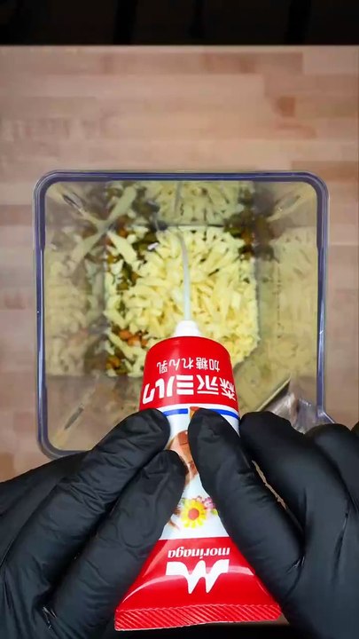 Follow for more ASMR videos🌮🍟 Credits: @dreadyamada #mukbang #asmr #fastfood #asmreating