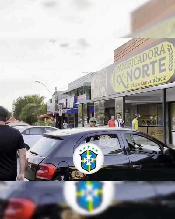 ¡UN DRON EN EL ENTRENAMIENTO!Según @globoesportece la Selección de Brasil   sufrió una incomodidad cuando jugadores y cuerpo técnico observaron un dron que sobrevolaba los alrededores del centro de e