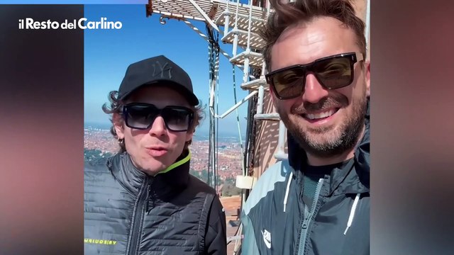 Valentino Rossi a Bologna: visita a San Luca con l'amico Cesare Cremonini