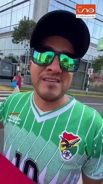 ALIENTO DE LOS HINCHAS A LA SELECCIÓN AFUERA DEL HOTEL